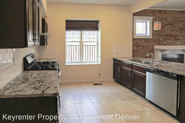 Building Photo - 3 br, 2.5 bath House - 225 E Cedar Ave