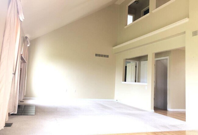Foto del edificio - 4838 Sycamore Dr