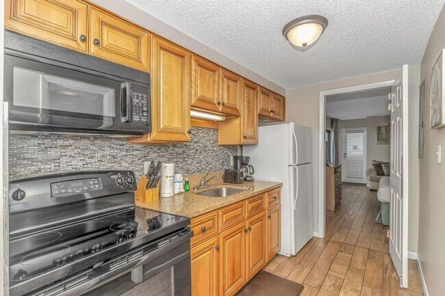 Building Photo - 2500b N Ocean Blvd