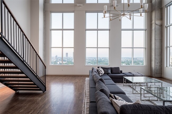 Building Photo - 4899 Montrose Blvd