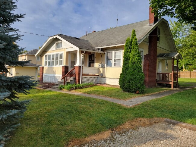 Building Photo - 1448 Massillon Rd