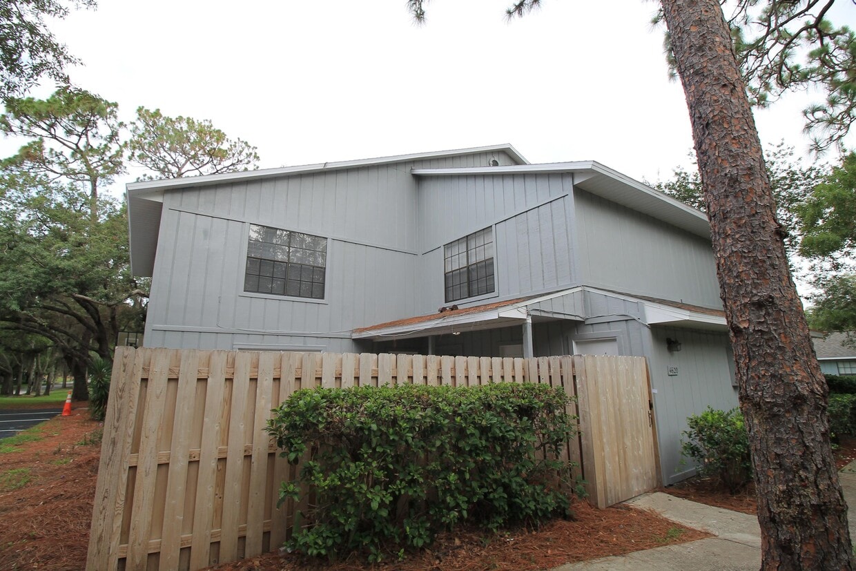Primary Photo - 4620 Lighthouse Cir