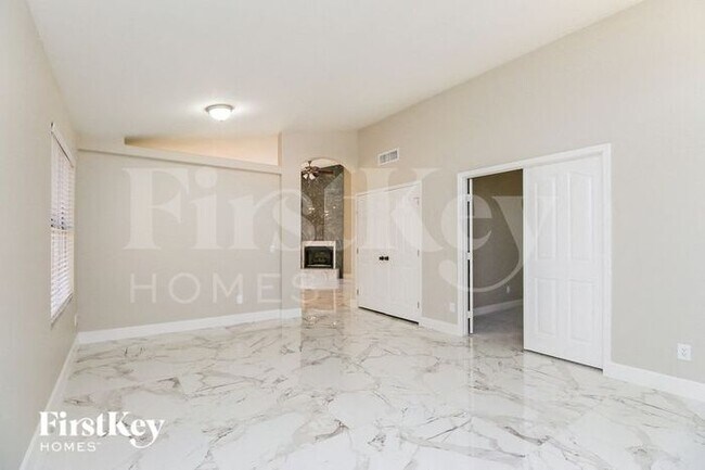 Foto del edificio - 12229 W Windsor Ave