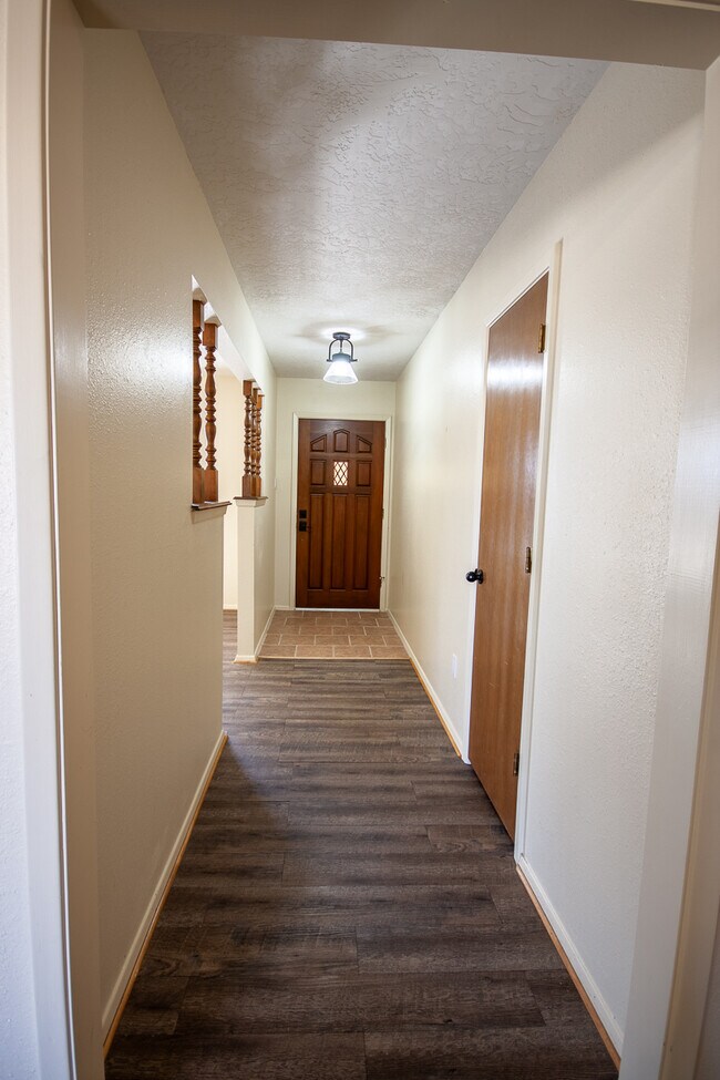 Foto del edificio - 3732 Linkwood Ln