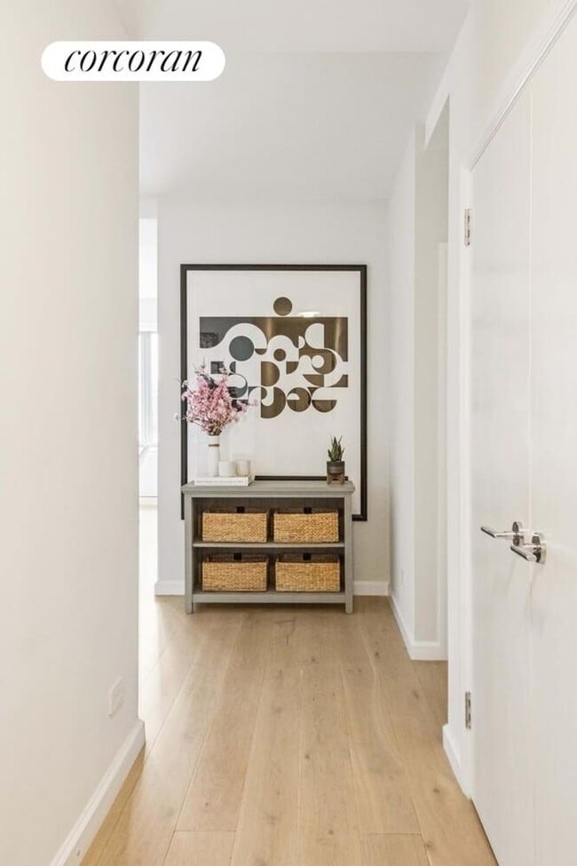 Building Photo - 200 E 62nd St