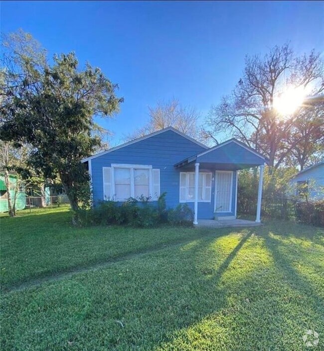 Building Photo - 5618 E Crosstimbers St