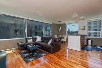 Building Photo - 321 Tenth Ave