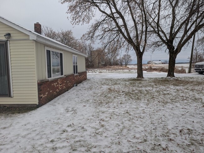 Building Photo - 1690 W Wirtz Rd