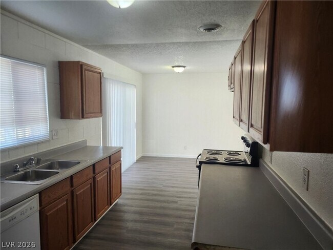 Foto del edificio - 2700 E Basswood Ave