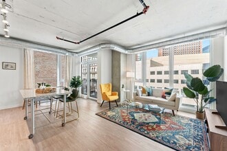 Building Photo - Skyline 776