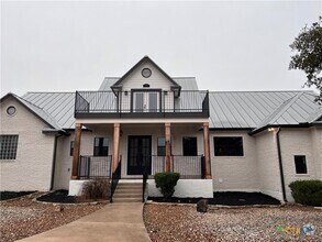 Building Photo - 725 Winding View