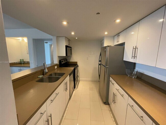 Foto del edificio - 1717 N Bayshore Dr