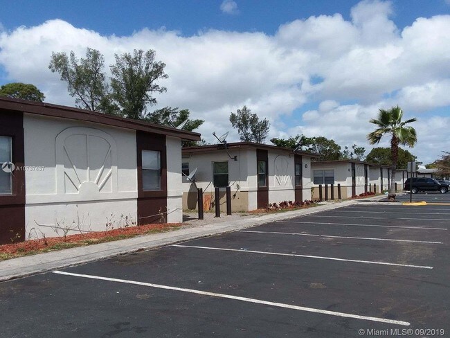 Foto del edificio - 736 NW 14th Terrace