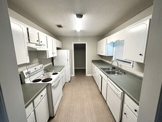 Foto del edificio - 730 Dover Ln