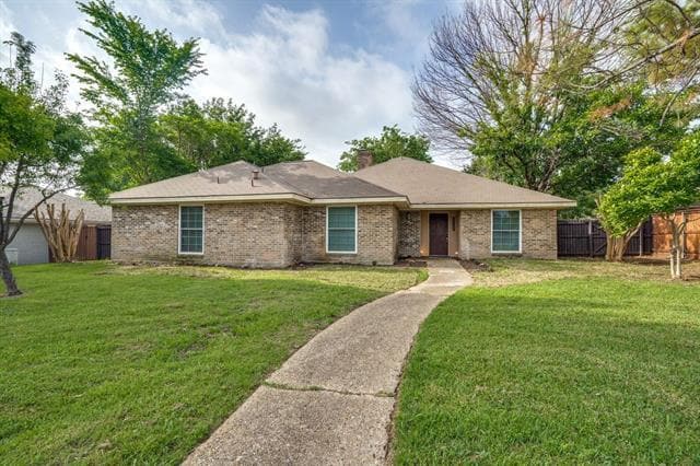 Foto principal - 2312 Regal Rd