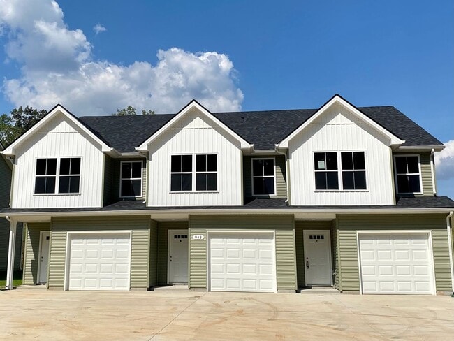 Foto del edificio - 943 Center Rd