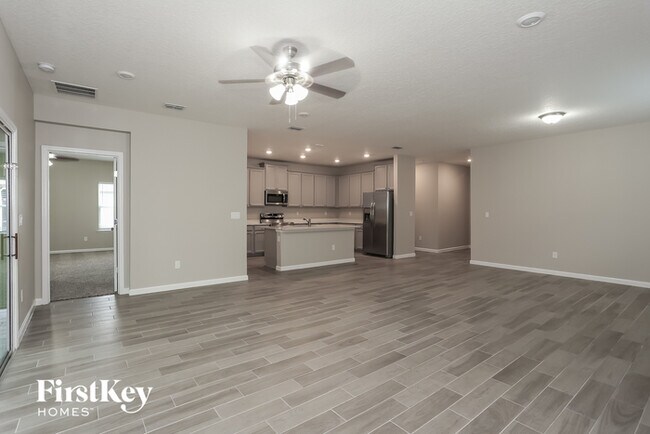Foto del edificio - 832 Spotted Fox Ridge Ave