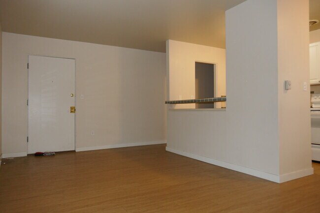 Building Photo - 510 E Thomas St