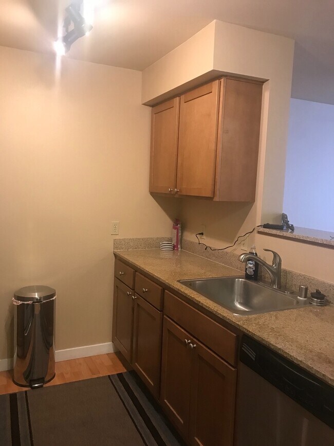 Building Photo - Clean & Updated Island Crossings One Bedro...