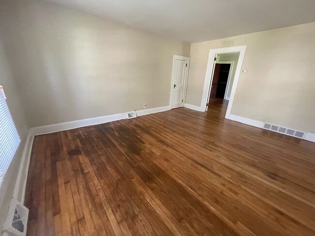 Building Photo - 1BR near UNC-G Available