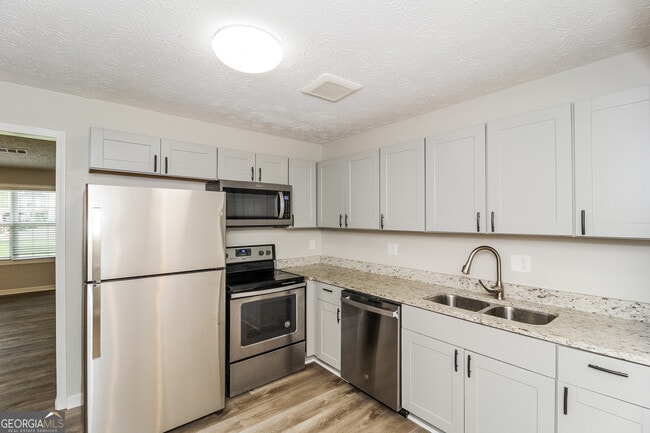 Building Photo - 4336 Hill View Dr