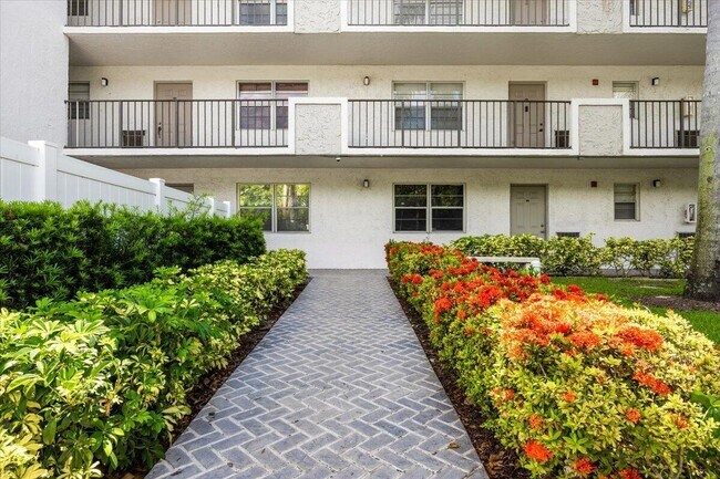 Building Photo - 3100 W Rolling Hills Cir
