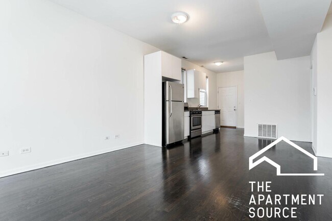 Foto del edificio - 2438 N Ashland Ave