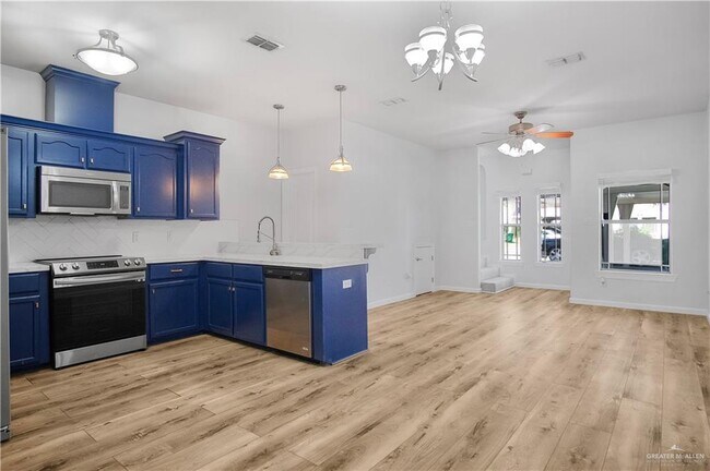 Building Photo - 15 West Dr