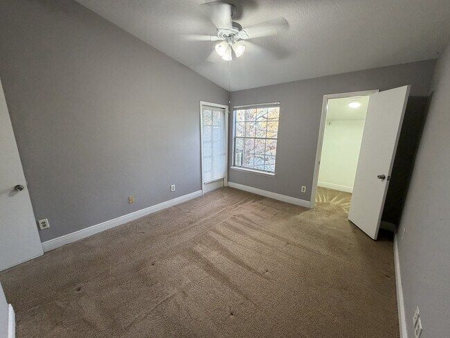 Foto del edificio - 1940 Lake Atriums Cir