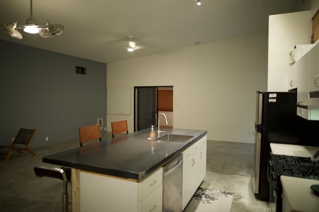 Foto del edificio - 421 E Lester St