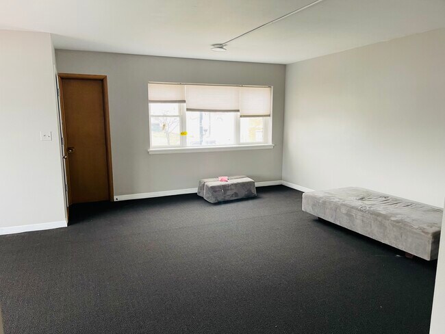 Living Area - 4725 W Fullerton Ave