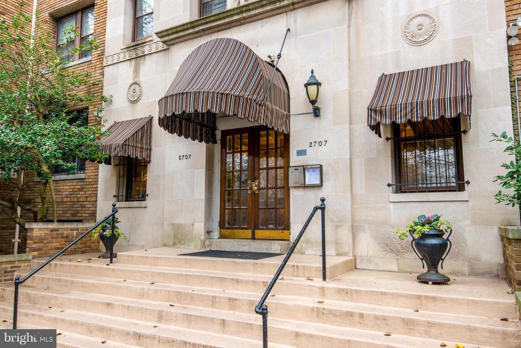 Foto principal - 2707 Adams Mill Rd NW