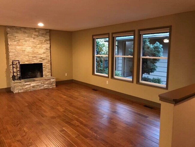 Foto del edificio - Duplex Off Barnes Rd. With Quick Access Ev...