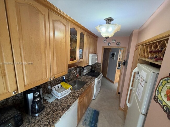 Building Photo - 710 N Ocean Blvd