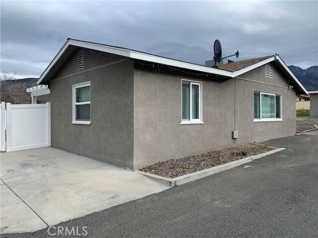 Foto del edificio - 10917 Bryant St