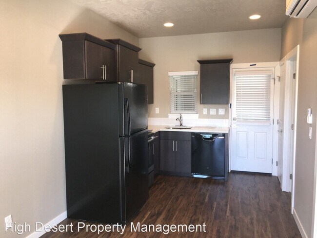 Building Photo - 1 br, 1 bath House - 1583 NE Rumgay Ln #2