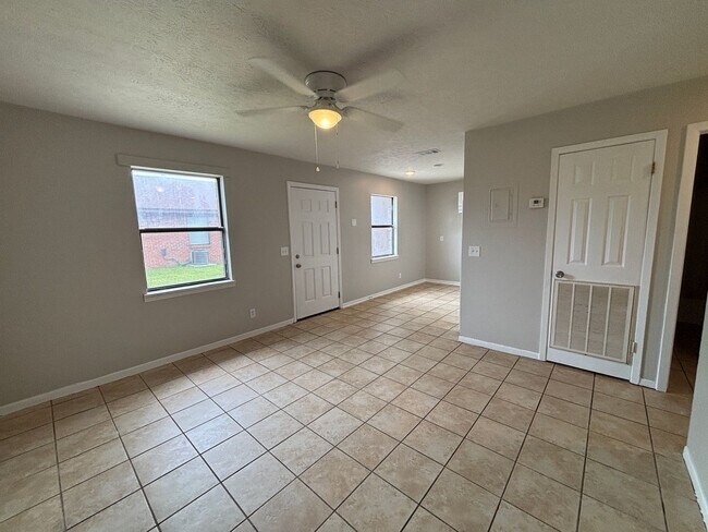 Foto del edificio - 2407 E 10th St