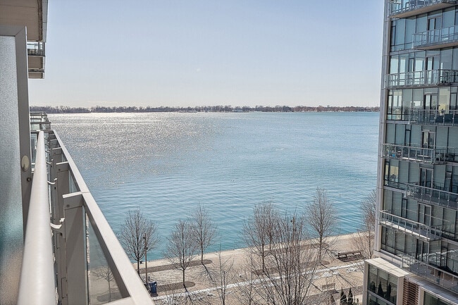 Photo du bâtiment - 39 Queens Quay E