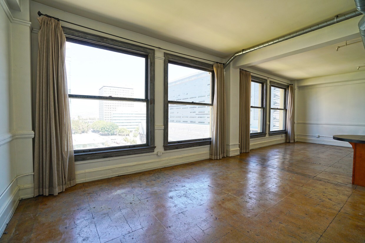 Primary Photo - 108 W 2nd St