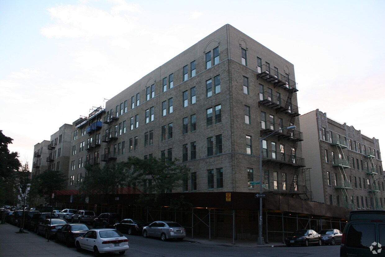 Building Photo - UAC III