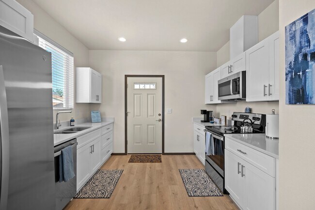 Building Photo - NEWLY RENOVATED 2 BEDROOM HOME.