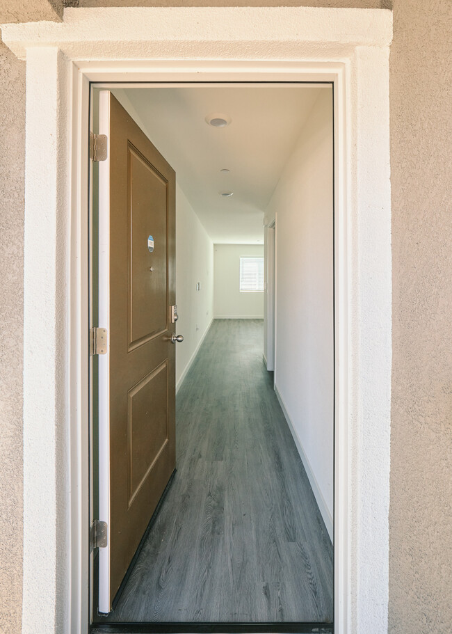 Building Photo - 2129 Shady Tree Cir