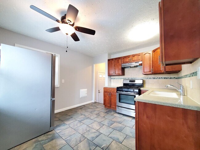 Foto del edificio - 3 Bed - 2 Bath Cape Cod for Rent in Maple Heights!