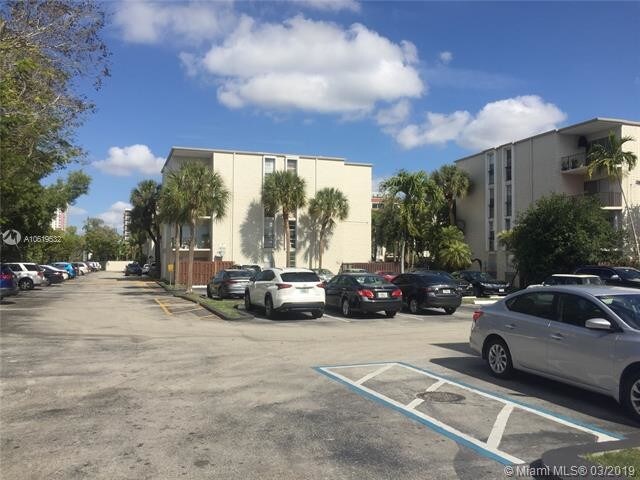 Building Photo - 6900 N Kendall Dr