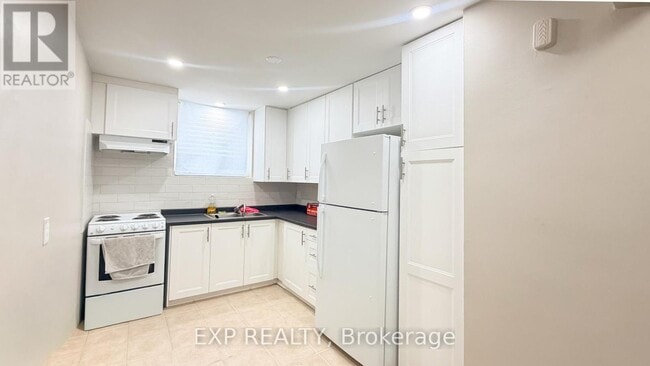 Building Photo - 365 Tillbury Ave