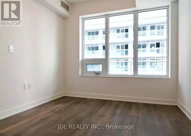 Photo du bâtiment - 99 Broadway Ave