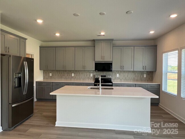 Building Photo - 2141 Sunflower Cir