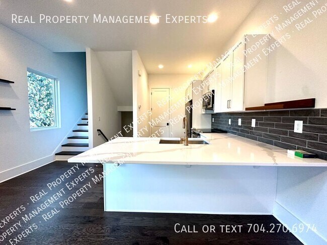 Building Photo - **MOVE IN SPECIAL!**Beautiful 2BR/2.5BA To...