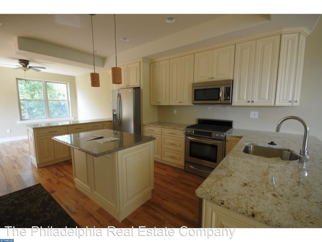 Primary Photo - 4 br, 3.5 bath House - 242 Krams Avenue