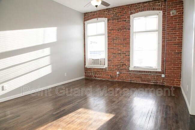 Building Photo - 2705 Leavenworth St